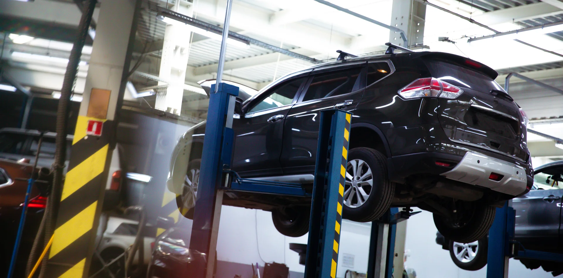 Mechanik v dílně Guru Servis – autoservis Horní Počernice
